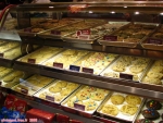 La nourriture américaine est globalement catastrophique, desserts compris.<br>Une exception de taille toutefois: les <i>Coockies</i>. Il en existe un nombre de variantes ahurissant.<br>A éviter quand même, la <i>cinnamon</i> (<i>cannelle</i>): les Américains en raffollent, et utilisent des doses absolument écoeurantes...
