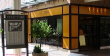 Ah, la <i>French Touch</i> ! Tout ce qui est Français fait très chic. Ces boutiques d'un centre commercial de Stanford ne font pas dans le discount !