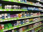 Pharmacie aux Etats-Unis.<p align=left>Le rayon des Seniors (des vieux, quoi !). Douleurs articulaires, fragilité osseuse, déminéralisation: faites le plein !