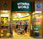 Ah, n'oublions pas le magasin de <i>vitamines</i> ! Vous pouvez y acheter un tas de produits dopants, supposés développer la masse musculaire, améliorer votre santé, et même freiner le vieillissement (DHEA).