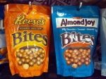 Attention aux faux amis: ces sachets sont des friandises pour tous publics.<br>Et même si la composition du produit mentionne <i>no preservative</i>, il s'agit en fait de <i>sans conservateurs</i>.