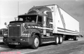 Truck américain <i>FreightLiner</i>, sur un parking de Floride.<br>Beau comme un camion !