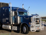 Truck américain <i>PeterBilt</i>, sur un parking de Floride.<br>Le routier américain est généralement très fier de son camion. N'hésitez pas à les <i>mitrailler</i>, et pensez à les remercier d'un signe de la main qu'ils vous rendront bien volontiers !
