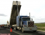 Truck américain <i>PeterBilt</i>, sur chantier routier de l'Utah.<br>Remarquez la bannière étoilée sur la calandre...