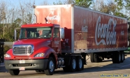 Truck américain <i>FreightLiner</i>, sur un parking de Floride.<br>Et en plus, il transporte du <i>Coca Cola</i>: emblématique !