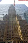 New York City, Lexington Avenue.<br>Le Chrysler Building se reflétant dans les vitres de l'hôtel Hyatt.