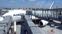 Aéroport de Roissy.<br>Accès au pont supérieur de l'A380, en partance pour New York JFK.