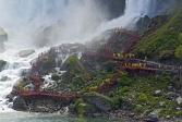 Chute du <i>voile de la mariée</i>, Niagara Falls, Etat de New York, Etats-Unis.<br>C'est sympa, ce brumisateur géant, par cette chaleur...