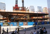 New York City.<br>Le chantier du nouveau World Trade Center n'avance pas très vite.