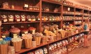 [no_rights] Philipsburg, Montana, Etats-Unis.<br>Intérieur du <i>World's Greatest Candy Store</i>.<br>Vrai ou pas, c'est vraiment très grand !