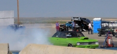 [no_rights] Yellowstone Drag Strip, Acton (Billings), Montana, Etats-Unis.<br>Chaque concurrent doit effectuer un <i>burnout</i> afin de déposer de la gomme sur la piste.<br>Cela améliore l'adhérence. Mais bonjour l'odeur...