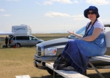 [no_rights] Yellowstone Drag Strip, Acton (Billings), Montana, Etats-Unis.<br>Le concurrent préféré de Sophie s'est fait ridiculiser.<br><i>Mais c'est quoi, ce binz ?</i>