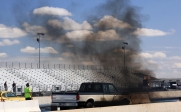 [no_rights] Yellowstone Drag Strip, Acton (Billings), Montana, Etats-Unis.<br>Chaque concurrent doit effectuer un <i>burnout</i> afin de déposer de la gomme sur la piste.<br>Euh, là, ce sont les pneus ou c'est carrément le moteur qui brûle ?