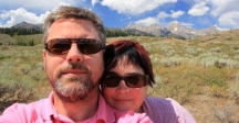 [no_rights] Parc national de Grand Teton, Wyoming, Etats-Unis.<br>Deux touristes devant le Grand Teton.<br>Une datation à la longueur de la barbe situe ce cliché autour du 10 août 2013.