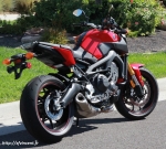 [no_rights] Yamaha MT-09, modèle 2014.<br>Cliché pris à la volée, le 13 août 2013, à Salt Lake City, Utah.<br><font size='-1'>Remarquez l'inscription <i>FZ-09</i> à l'arrière: Yamaha a changé le nom de son modèle juste avant sa sortie.</font>