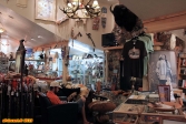 [no_rights] Site de la bataille de Little Bighorn, Montana, Etats-Unis.<br>Le <i>Custer Battlefield Trading Post & Cafe</i> est une boutique de souvenirs tenue par des Indiens.<br>On y trouve vraiment de tout, et même plus encore...