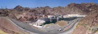 Barrage de Hoover.<br>Vue panoramique depuis la rive gauche du fleuve Colorado.<br>Le cliché est donc pris depuis l'Arizona, et est orienté vers le Nevada.