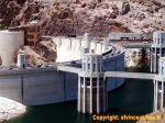 Le barrage de Hoover sert aussi de pont à la route US 93. Mais il constitue une source de ralentissement, et sera contourné par un viaduc à partir de 2008.