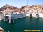 Le barrage de Hoover sert aussi de pont à la route US 93. Mais il constitue une source de ralentissement, et sera contourné par un viaduc à partir de 2008.