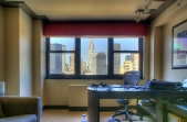 New York.<br>Le bureau de notre suite, à l'Affinia Dumont, sur la 34ème rue.<br>Avec une vue pareille, pas facile de travailler sereinement !<br><font size=-1>Cette image a été obtenue par technique <a href='/lacrosse/QuatreSaisons/' target='_blank'>HDR</a>.</font>