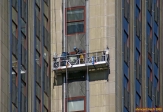 New York, Empire State Building.<br>C'est bien joli de construire des tours, mais encore faut-il penser à les entretenir.<br>Et pas question d'avoir le vertige !