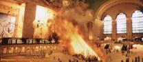 [no_rights] <i>Armageddon</i>.<br>Grand Central Terminal se prend une météorite !<br>Reconnaissez que c'est plutôt bien visé, non ?