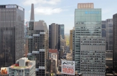 [no_rights] New York City.<br>Au bout de la 7ème avenue, Central Park.<br>Sur la droite, le building de la banque <i>Barclays</i>. Jusqu'en 2008, ce building se nommait <i>Lehman Brothers</i>...