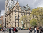 [no_rights] New York, Central Park West.<br>L'immeuble <i>Dakota</i>, devant lequel fut abattu John Lennon.<br>C'est aussi la demeure de l'inspecteur Pendergast, héros des thrillers de Preston et Child.
