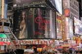 [no_rights] New York, Double Tree Guest Suites, Times Square.<br>Pour retrouver l'hôtel, c'est très simple: on suit les yeux de Jennifer Love Hewitt.<br>J'ai dit, <u>les yeux</u> !