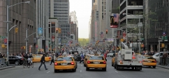 [no_rights] New York City.<br>6ème avenue, au niveau de la 45ème rue. Au fond, Central Park.
