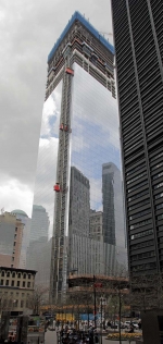 [no_rights] New York City, Ground Zero.<br>Tour 4 du nouveau World Trade Center.<br>En 2008, c'était un trou. En 2010, on voyait apparaître les 2 premiers niveaux: ça avance pas mal !