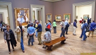 [no_rights] NEW YORK.<br>Metropolitan Museum of Art (MET).<br>Galerie des Impressionnistes.<br><font size=-1>Ces clichés nous ont valu la fureur d'un garde.<br>En effet, pour avoir une vue d'ensemble, nous avons dû reculer au maximum dans un angle de la pièce.<br>Or, le fait de s'approcher des cloisons peut déclencher le signal d'alarme !</font>