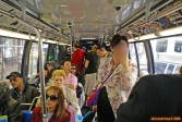 NEW YORK<br>Intérieur d'un bus. Remarquez la mine réjouie des passagers !