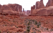 <i>Arches</i>, le site de <i>Park Avenue</i>.<br>La silhouette des roches fait en effet vaguement penser à des immeubles.<br>M'ouais...