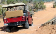 Un chemin assez chaotique, qui permet d'apprécier la liberté de mouvement des axes de roues du Hummer.<br>Et dites-vous bien que ce que vous voyez sur la photo n'est rien...