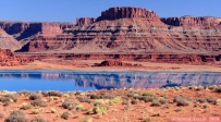 CANYONLANDS.<br>A <i>Potash</i> se trouvent des mines de potasse.<br>Cette image montre un bassin de décantation. La forte concentration en potasse leur donne cette forte couleur bleue. L'utilisation d'un filtre polarisant a fait le reste: c'est vraiment irréel !