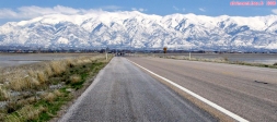Grand Lac Salé.<br>La <i>Davis County Causeway</i> est une route de 11 km qui relie la rive du lac à Antelope Island.