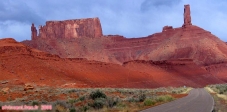 <i>Castelton Tower</i>, à Castle Valley, près de Moab.<br>L'ascension de ce piton rocheux est très prisée des amateurs d'escalade.<br>