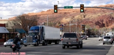 Carrefour entre <i>Main Street</i> et <i>100 South</i>, à Moab, Utah.