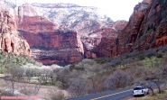 Parc national de Zion.<br>La <i>North Fork Virgin River</i> (Bras Nord du Fleuve de la Vierge) serpente au fond du canyon de Zion.