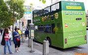[no_rights] Ville de Dublin, Irlande.<br>Pour une visite touristique, vous pouvez opter pour un autobus à impériale, à découvert.<br>Comme il pleut souvent, c'est assez aventureux...