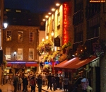 [no_rights] Ville de Dublin, Irlande.<br><i>Temple Bar</i> by night.<br>Il est tard, la <i>Guinness</i> commence à faire sentir ses effets.