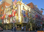 [no_rights] Ville de Dublin, Irlande.<br>Un restaurant vraiment très bariolé. Mais il a l'air plutôt sympa.<br>On y entre, et vous tient informés...