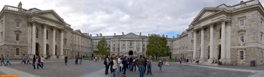 [no_rights] Trinity College, ville de Dublin, Irlande.<br>Vue panoramique de la cour.