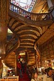 [no_rights] Portugal, ville de Porto, librairie Lello.<br>L'escalier monumental, avec ses boiseries magnifiquement ouvragées.
