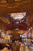 [no_rights] Portugal, ville de Porto, librairie Lello.<br>L'escalier monumental, avec ses boiseries magnifiquement ouvragées.