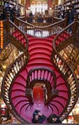 [no_rights] Portugal, ville de Porto, librairie Lello.<br>L'escalier monumental.<br><font size=-1>Assemblage panoramique vertical.</font>