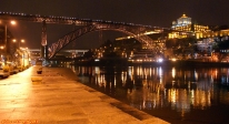 Ville de Porto, Portugal.<br>Le pont Louis I, de nuit.