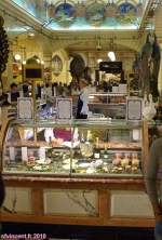  [no_rights] Grand magasin Harrods, à Londres.<br>Caviar et foie gras sont à l'honneur. Sortez vos Livres Sterling...
