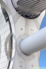 Roue de Falkirk, Ecosse.<br>Détails du mécanisme maintenant les caissons à l'horizontale.<br>Au centre de l'image, la roue dentée principale, solidaire du bâti.